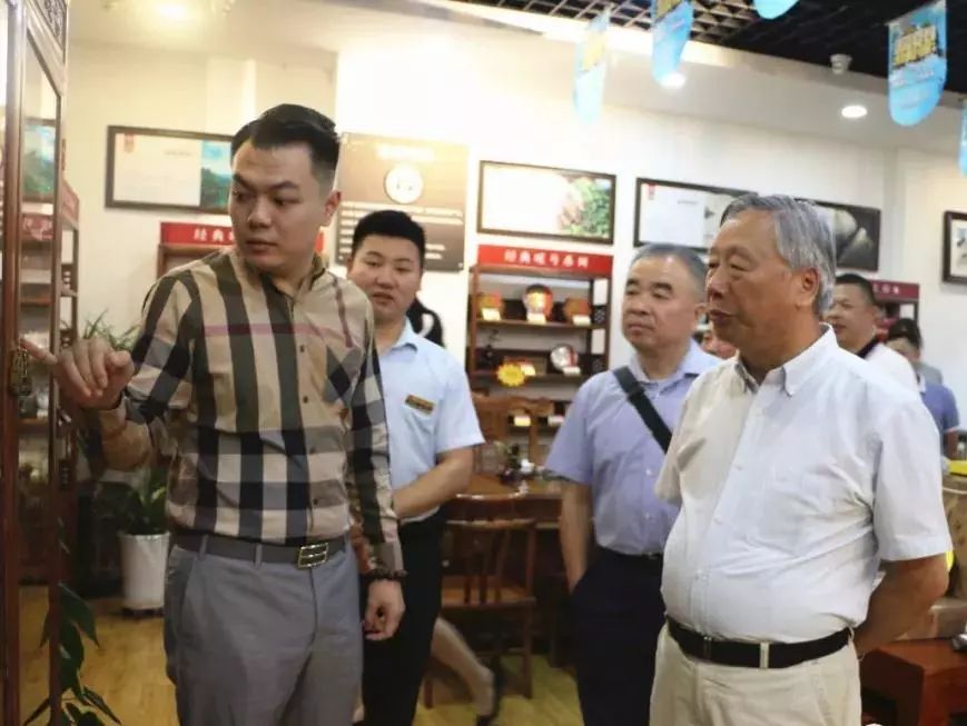 中國國際茶文化研究會主辦浙茶企赴陜西考察活動，參觀漢唐西安旗艦店插圖3